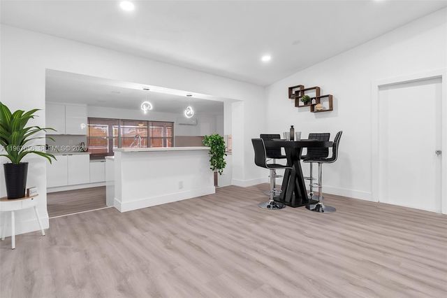 658 SW 1st Ct, Boynton Beach, FL 33426