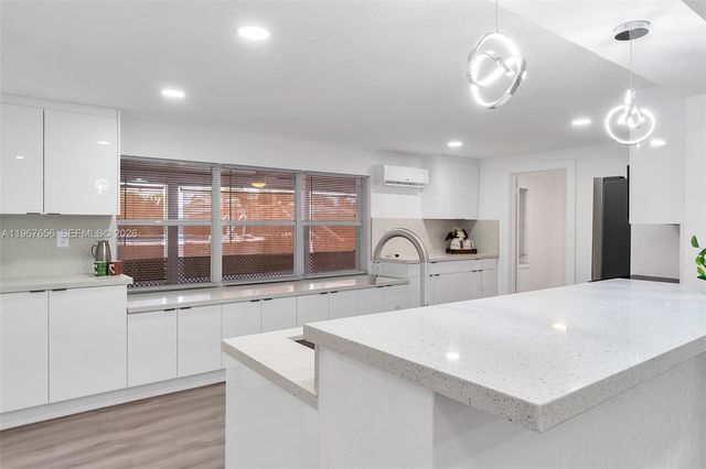 658 SW 1st Ct, Boynton Beach, FL 33426