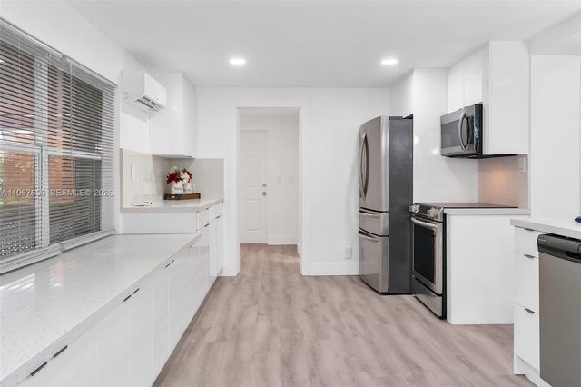 658 SW 1st Ct, Boynton Beach, FL 33426