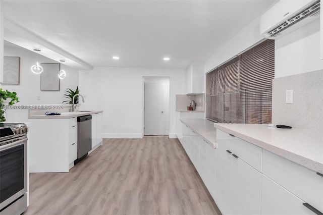 658 SW 1st Ct, Boynton Beach, FL 33426