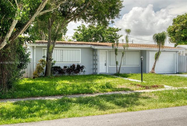 658 SW 1st Ct, Boynton Beach, FL 33426