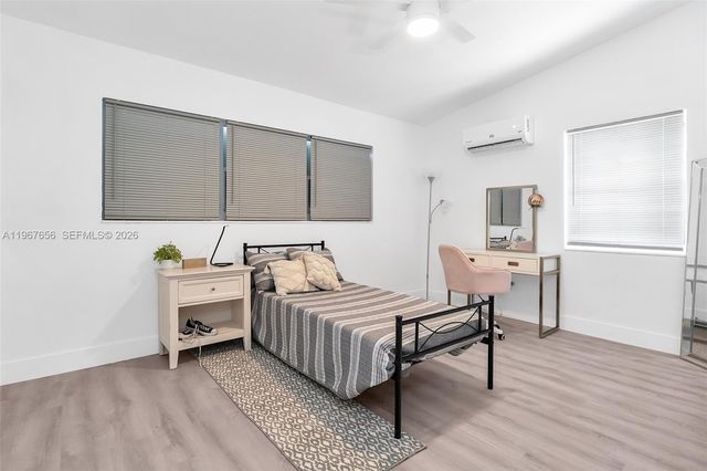 658 SW 1st Ct, Boynton Beach, FL 33426