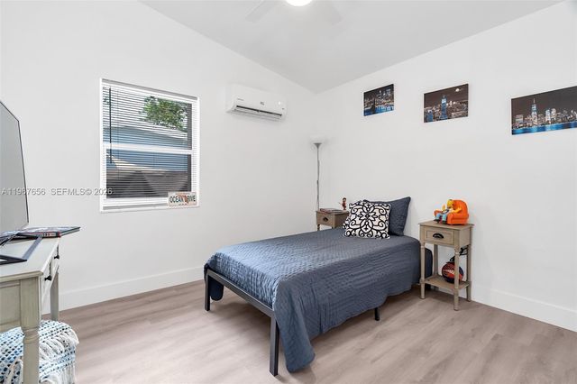 658 SW 1st Ct, Boynton Beach, FL 33426