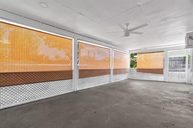 658 SW 1st Ct, Boynton Beach, FL 33426