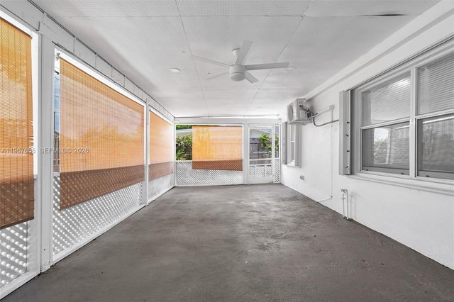 658 SW 1st Ct, Boynton Beach, FL 33426