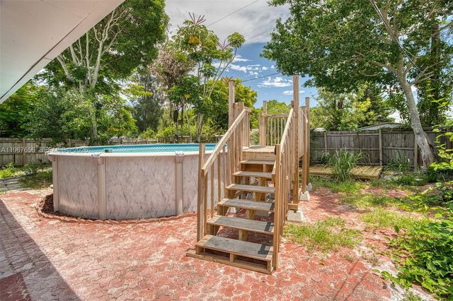 658 SW 1st Ct, Boynton Beach, FL 33426