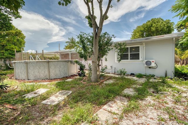 658 SW 1st Ct, Boynton Beach, FL 33426