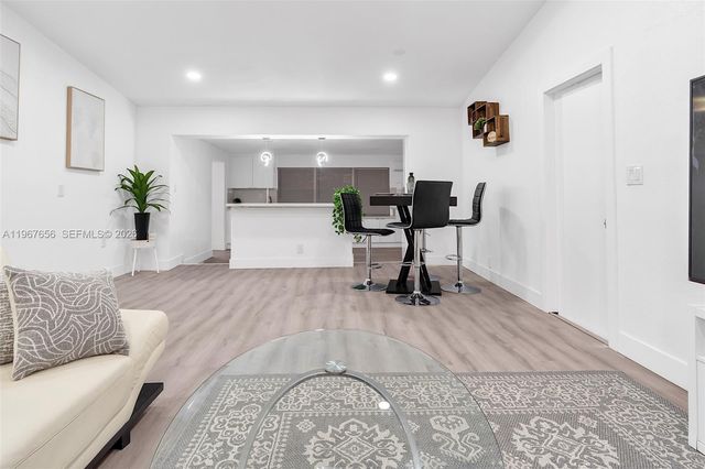 658 SW 1st Ct, Boynton Beach, FL 33426