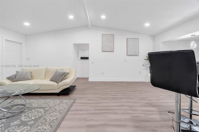 658 SW 1st Ct, Boynton Beach, FL 33426