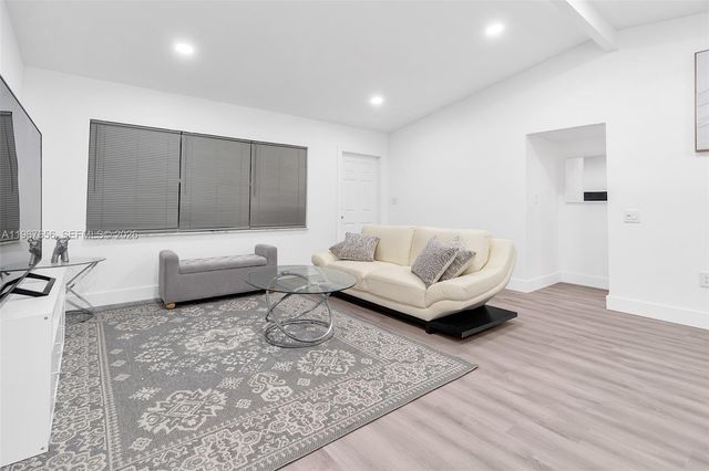 658 SW 1st Ct, Boynton Beach, FL 33426