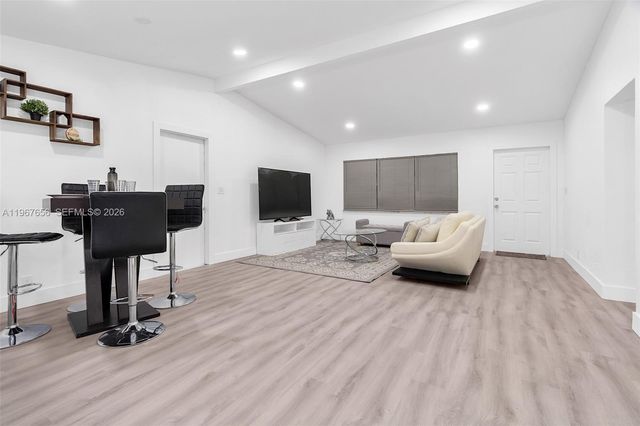 658 SW 1st Ct, Boynton Beach, FL 33426