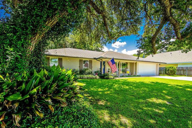 102 East Oaklawn Drive, Thibodaux, LA 70301