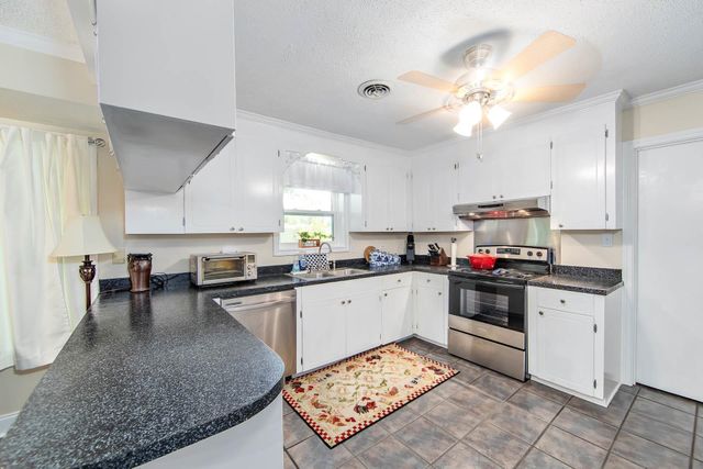 102 East Oaklawn Drive, Thibodaux, LA 70301
