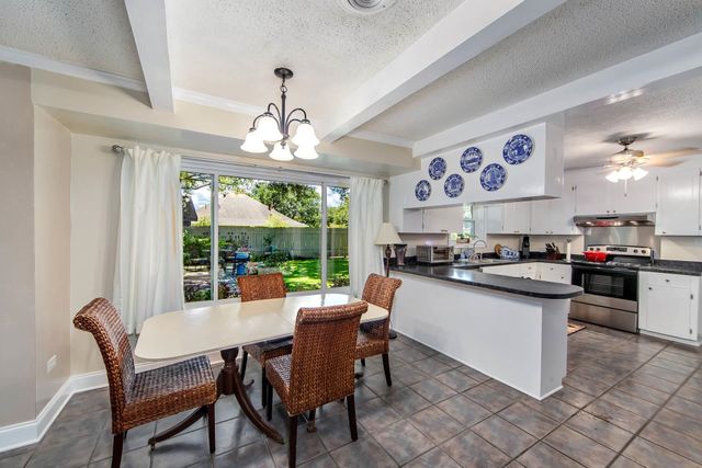 102 East Oaklawn Drive, Thibodaux, LA 70301