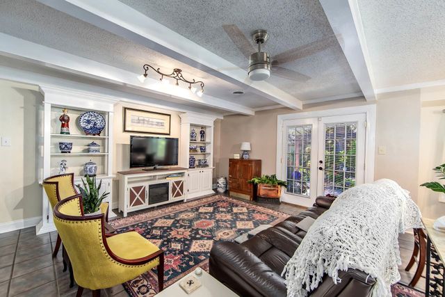 102 East Oaklawn Drive, Thibodaux, LA 70301