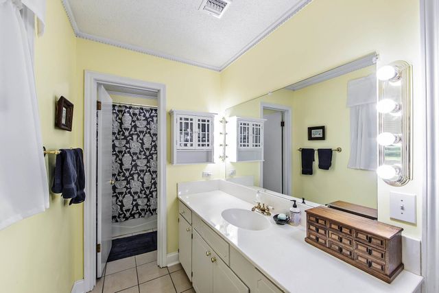 102 East Oaklawn Drive, Thibodaux, LA 70301