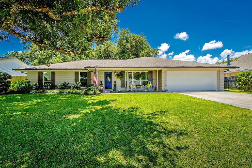 102 East Oaklawn Drive, Thibodaux, LA 70301
