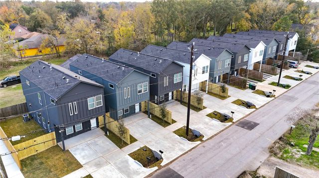 1211 Dewalt Street, Houston, TX 77088