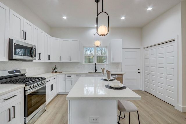 1211 Dewalt Street, Houston, TX 77088