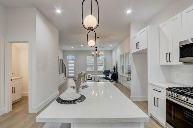 1211 Dewalt Street, Houston, TX 77088