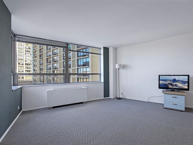5701 N Sheridan Road 6D, Chicago, IL 60660