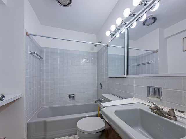 5701 N Sheridan Road 6D, Chicago, IL 60660