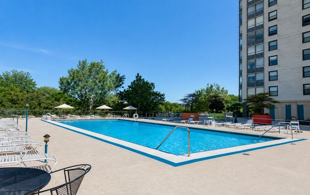 5701 N Sheridan Road 6D, Chicago, IL 60660