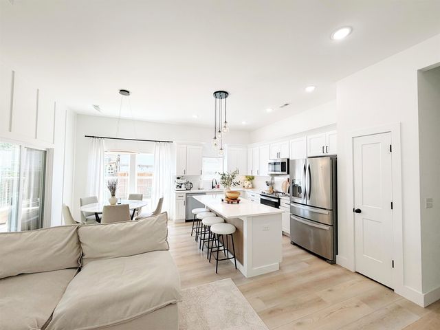 712 Barkwood Ct, Boiling Springs, SC 29316