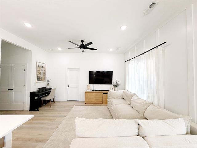 712 Barkwood Ct, Boiling Springs, SC 29316