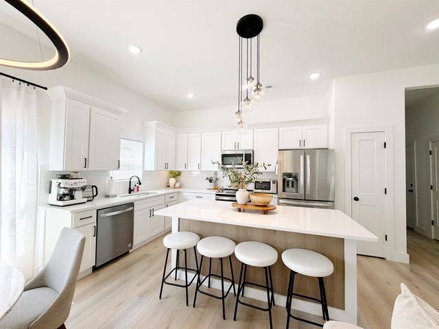 712 Barkwood Ct, Boiling Springs, SC 29316