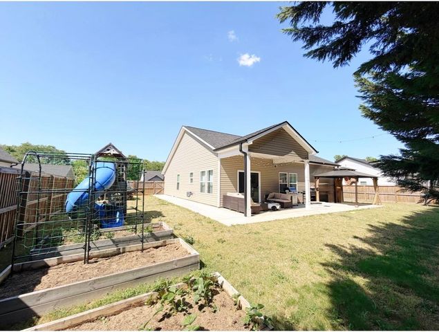 712 Barkwood Ct, Boiling Springs, SC 29316