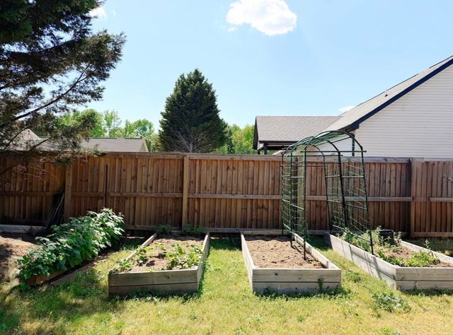 712 Barkwood Ct, Boiling Springs, SC 29316