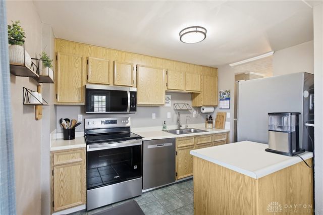 1835 Statehouse Court, Sugarcreek Twp, OH 45305