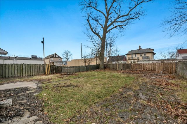 2217 E 32nd Street, Lorain, OH 44055