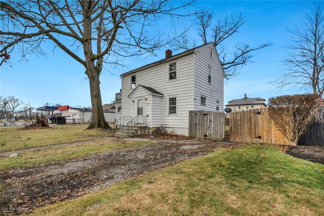 2217 E 32nd Street, Lorain, OH 44055