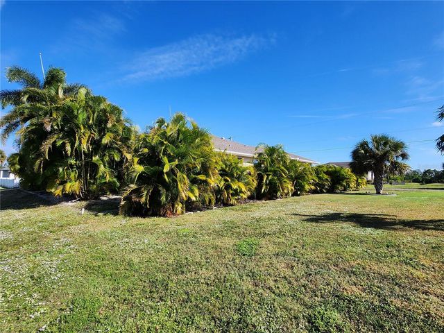 193 W PINE VALLEY LANE, Rotonda West, FL 33947