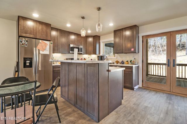 813 Bluebird Ridge Rd, Jamestown, TN 38556