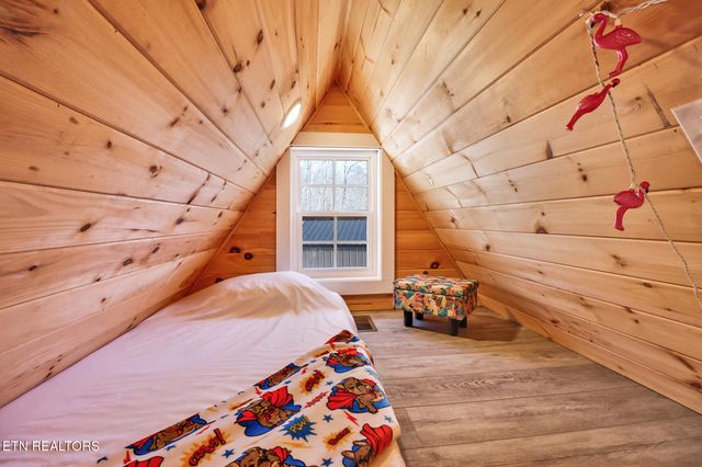 813 Bluebird Ridge Rd, Jamestown, TN 38556