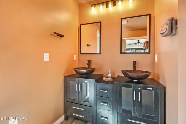 813 Bluebird Ridge Rd, Jamestown, TN 38556