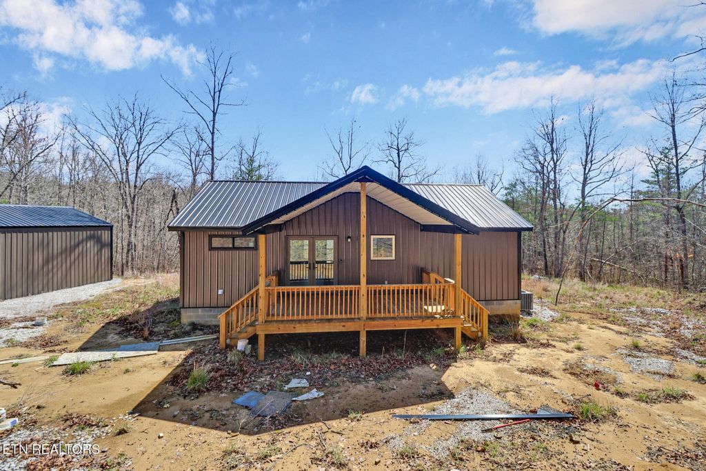 813 Bluebird Ridge Rd, Jamestown, TN 38556