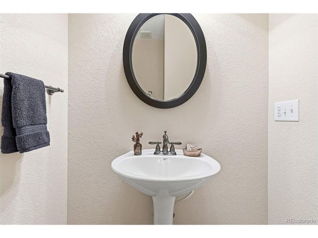 6175 S Paris St, Englewood, CO 80111