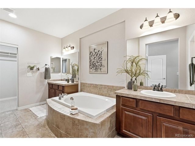 6175 S Paris St, Englewood, CO 80111