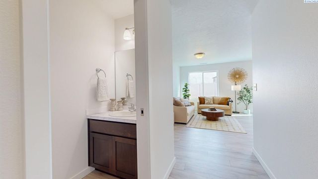 1152 N Yost Street, Kennewick, WA 99336