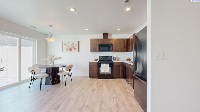 1152 N Yost Street, Kennewick, WA 99336