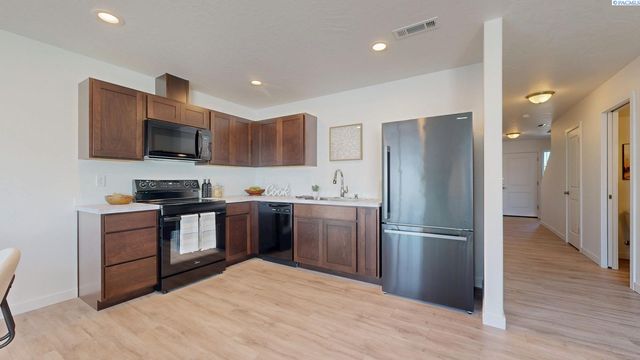 1152 N Yost Street, Kennewick, WA 99336