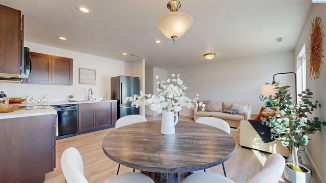 1152 N Yost Street, Kennewick, WA 99336