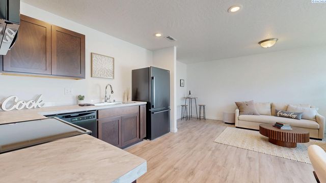 1152 N Yost Street, Kennewick, WA 99336