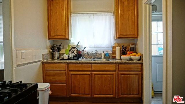 2840 W 12TH Street, Los Angeles, CA 90006