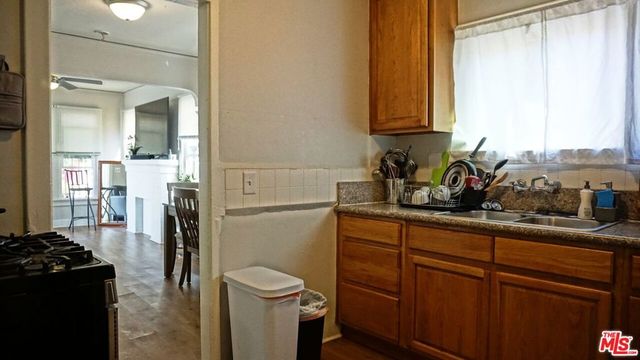 2840 W 12TH Street, Los Angeles, CA 90006