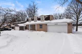 487 Pinehurst Drive, Rochester Hills, MI 48309